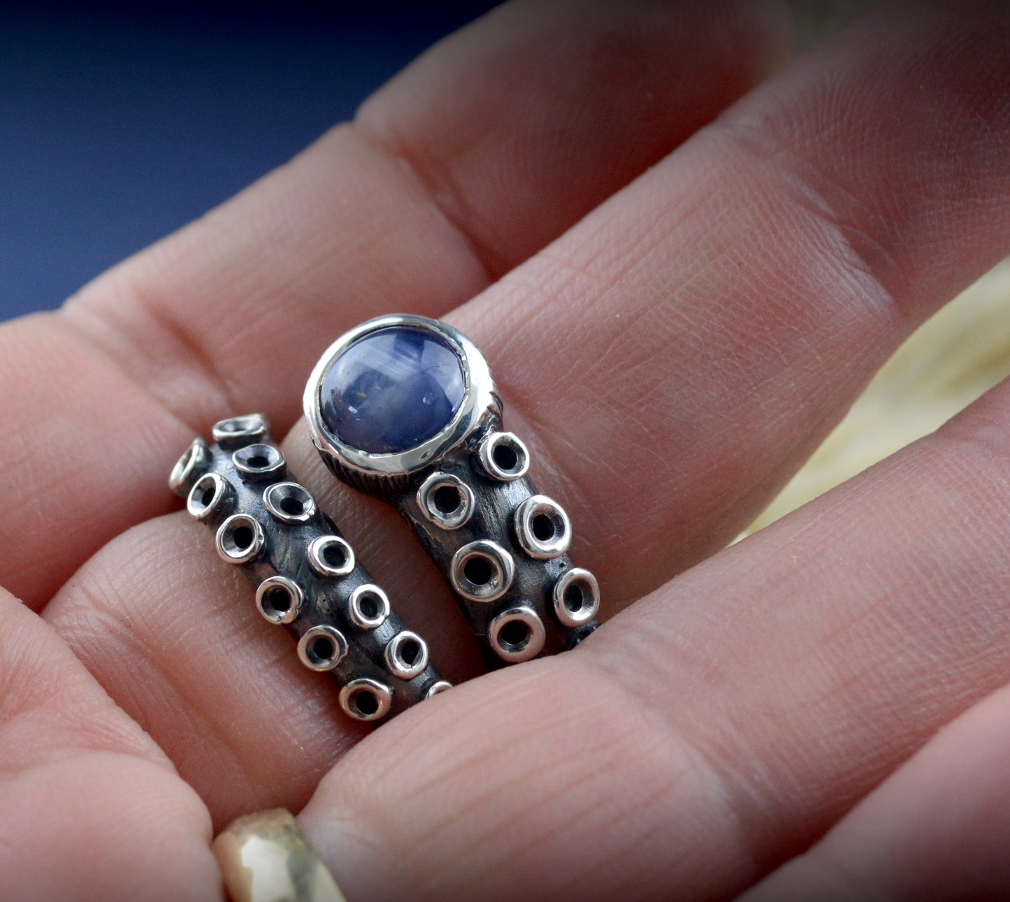 Anillo plata 925 tentáculo pulpo con zafiro estrella, Pieza unica hecha a mano, Joyería del mar