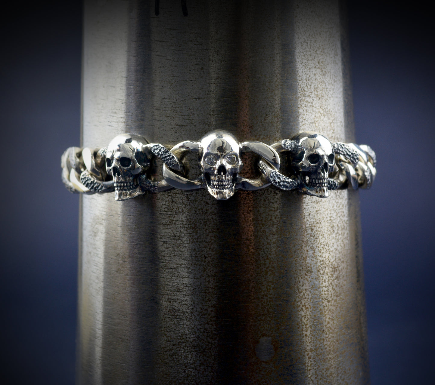 Pulsera de cadena cubana hecha a mano con tres calaveras