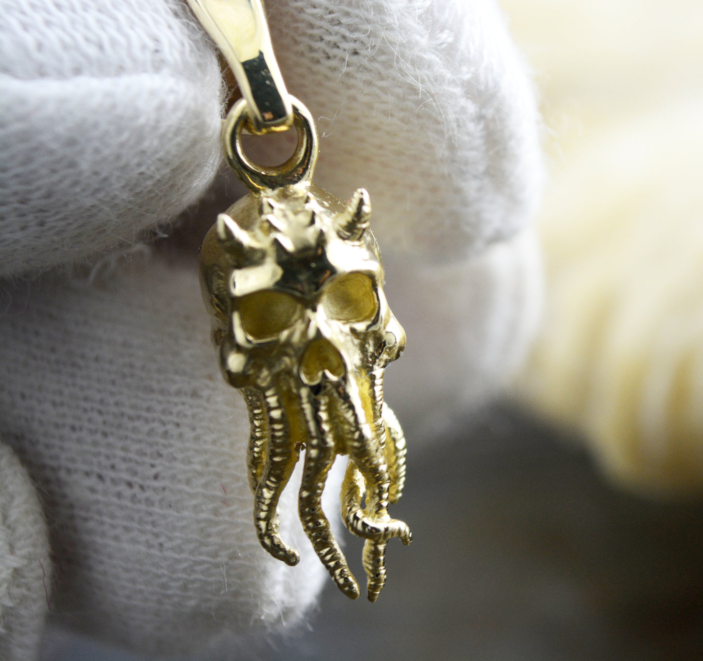 Colgante pequeño de Cthulhu en oro de 10k, 14k y 18k - Calavera con tentáculos - Joyería gótica - Regalo de joyería genial 5 de 5 estrellas