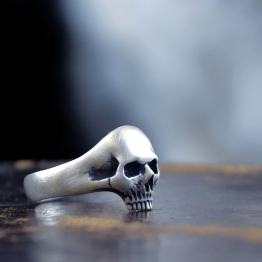 ACalavera Silente — Anillo de Calavera en Plata Maciza Hecho a Mano
