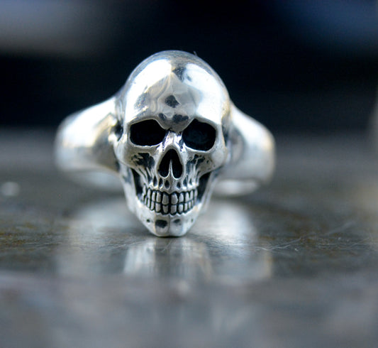 Cráneo Núcleo — Anillo de Calavera en Plata Maciza Hecho a Mano