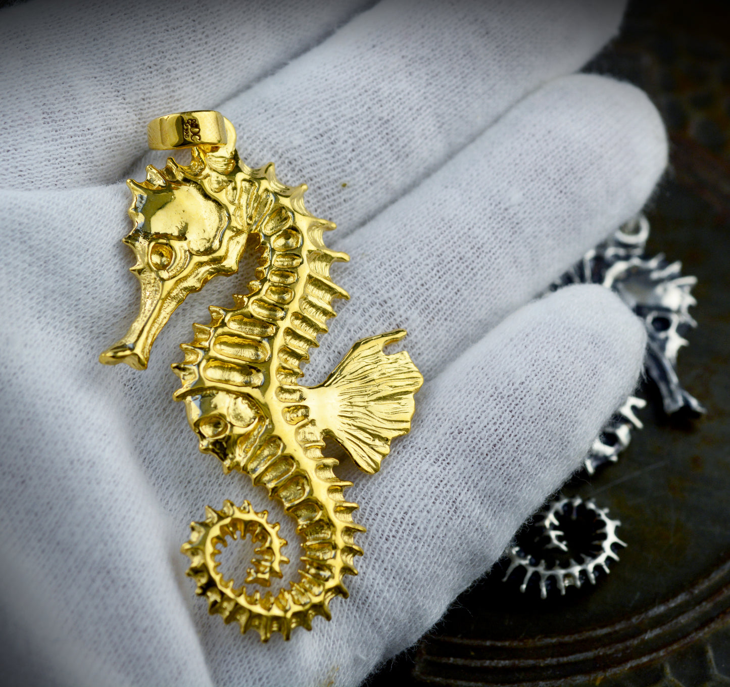 Colgante Caballito de Mar con Calavera, Joyas de Océano en Plata de Ley Hechas a Mano, Texturas Oxidadas, Colgante Tótem Único