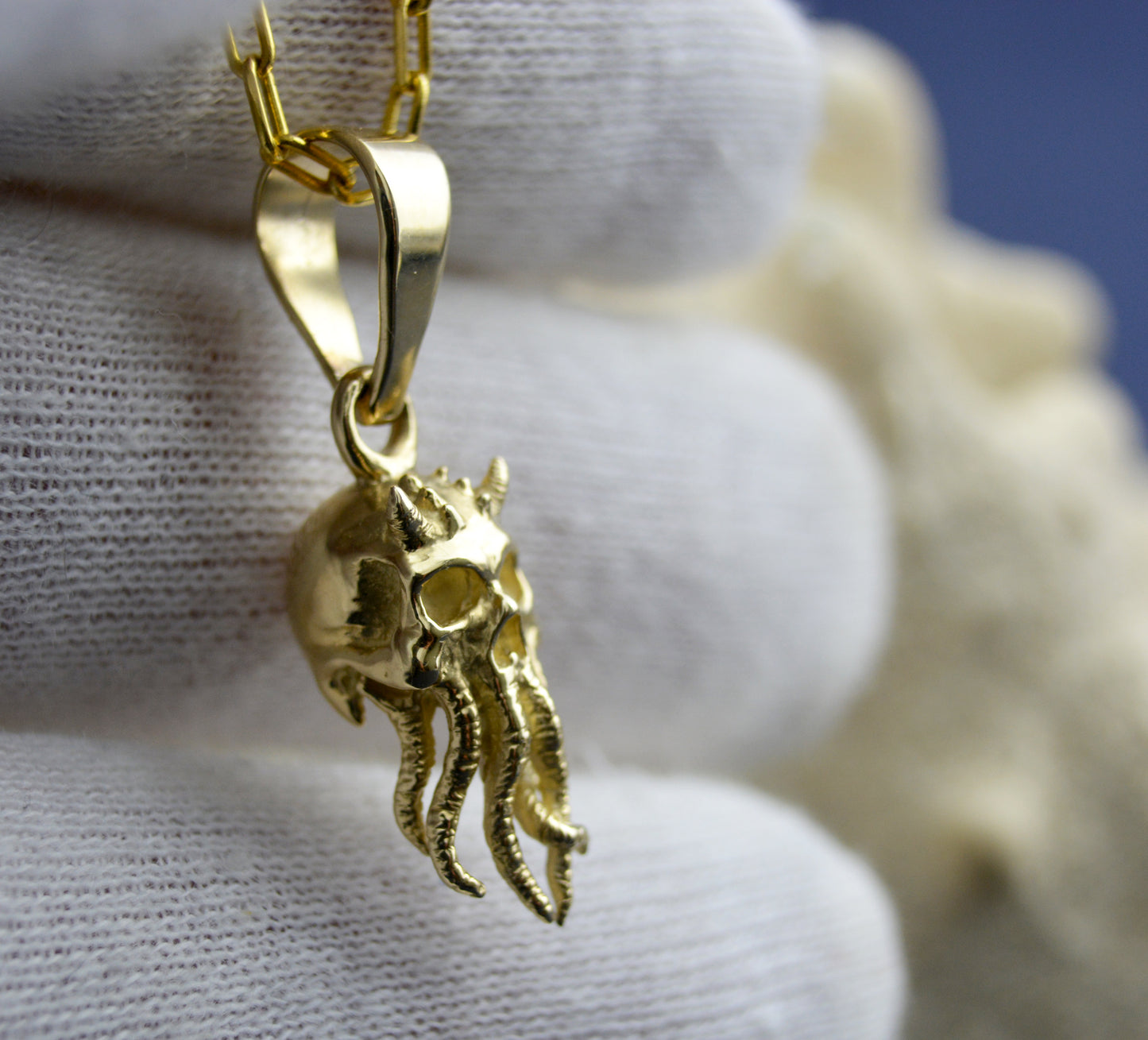 Colgante pequeño de Cthulhu en oro de 10k, 14k y 18k - Calavera con tentáculos - Joyería gótica - Regalo de joyería genial 5 de 5 estrellas