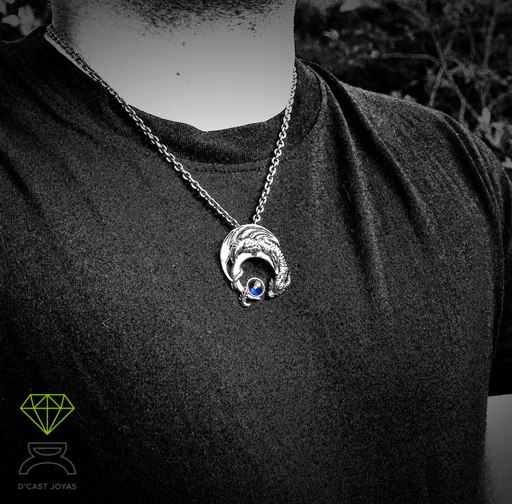 Colgante de plata dragón con topacio natural azul, Dragon de la Media Luna - D´Cast