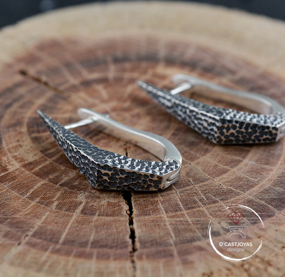 Aros de plata daga piedra ,Pendiente artesanal, Pendientes garfio de plata 925, Joyeria Punk, Joyeria contemporánea, Novia gótica - D´Cast