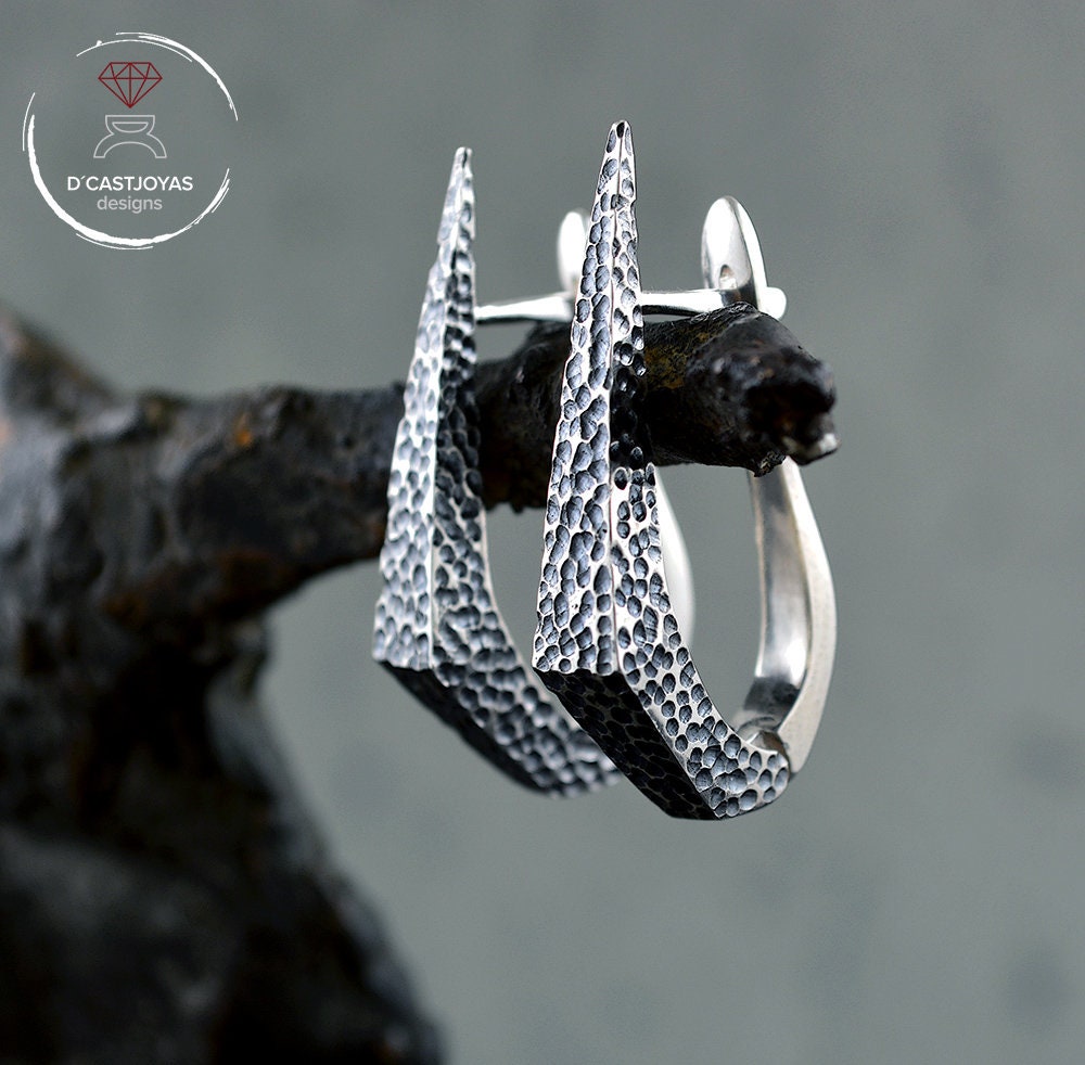 Aros de plata daga piedra ,Pendiente artesanal, Pendientes garfio de plata 925, Joyeria Punk, Joyeria contemporánea, Novia gótica - D´Cast