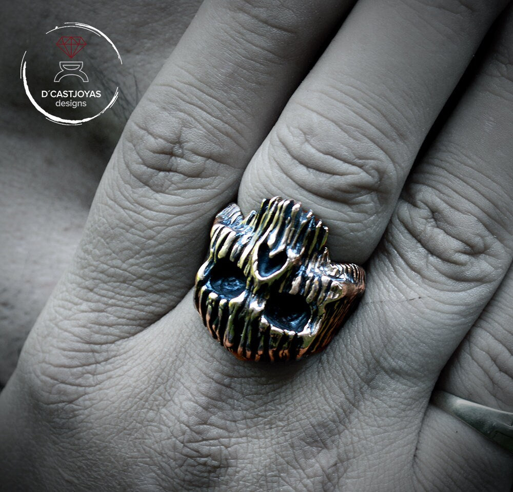 Anillo Calavera bronce macizo, Anillo Texturas corteza de árbol, Anillo calavera del bosque, Joyería para Hombre, Hecho a mano, Memento Mori - D´Cast