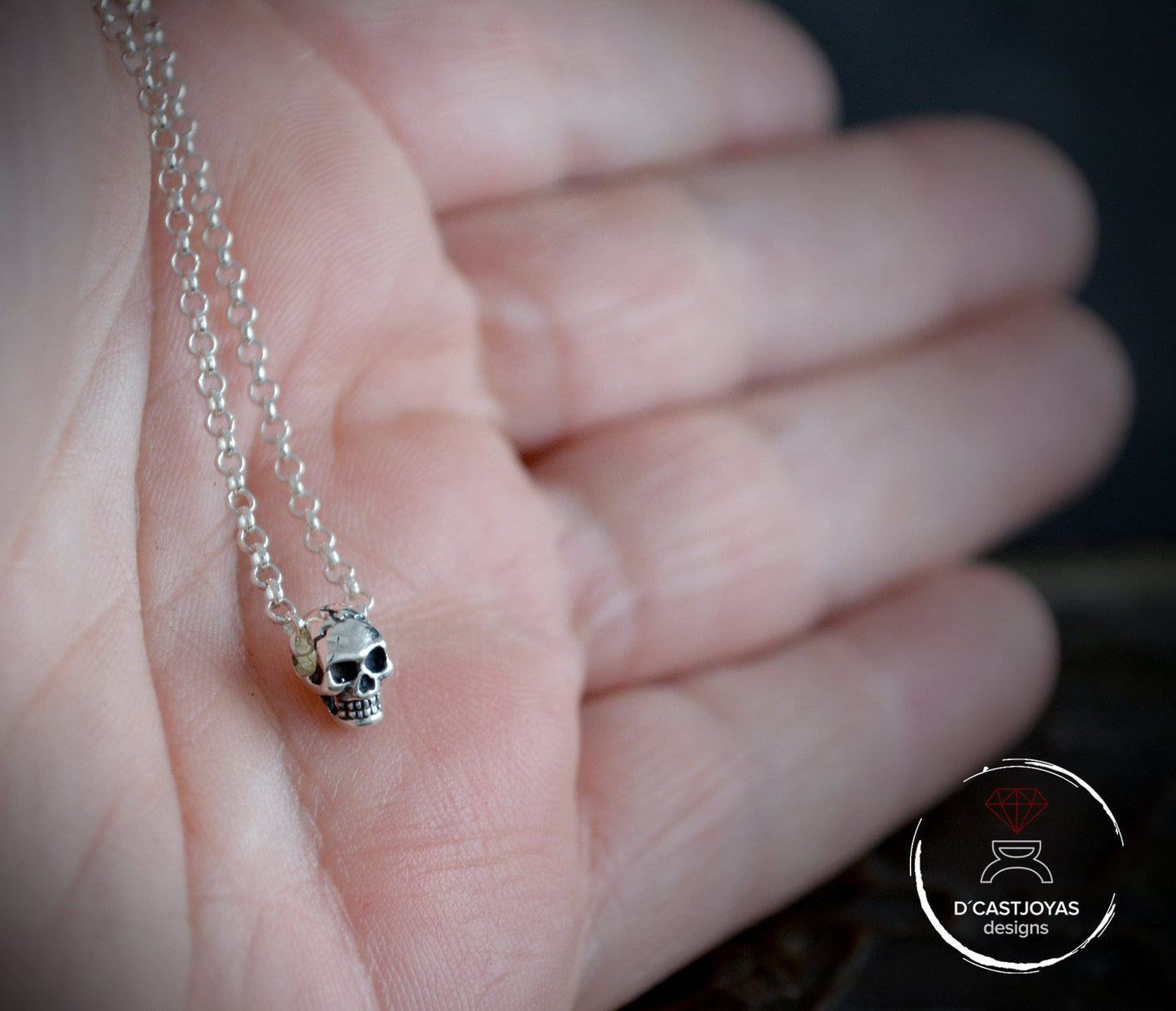Pequeño colgante de calavera de plata esterlina cadena de plata rolo, Joyas urbanas, Joyas unisex, Novia gótica - D´Cast