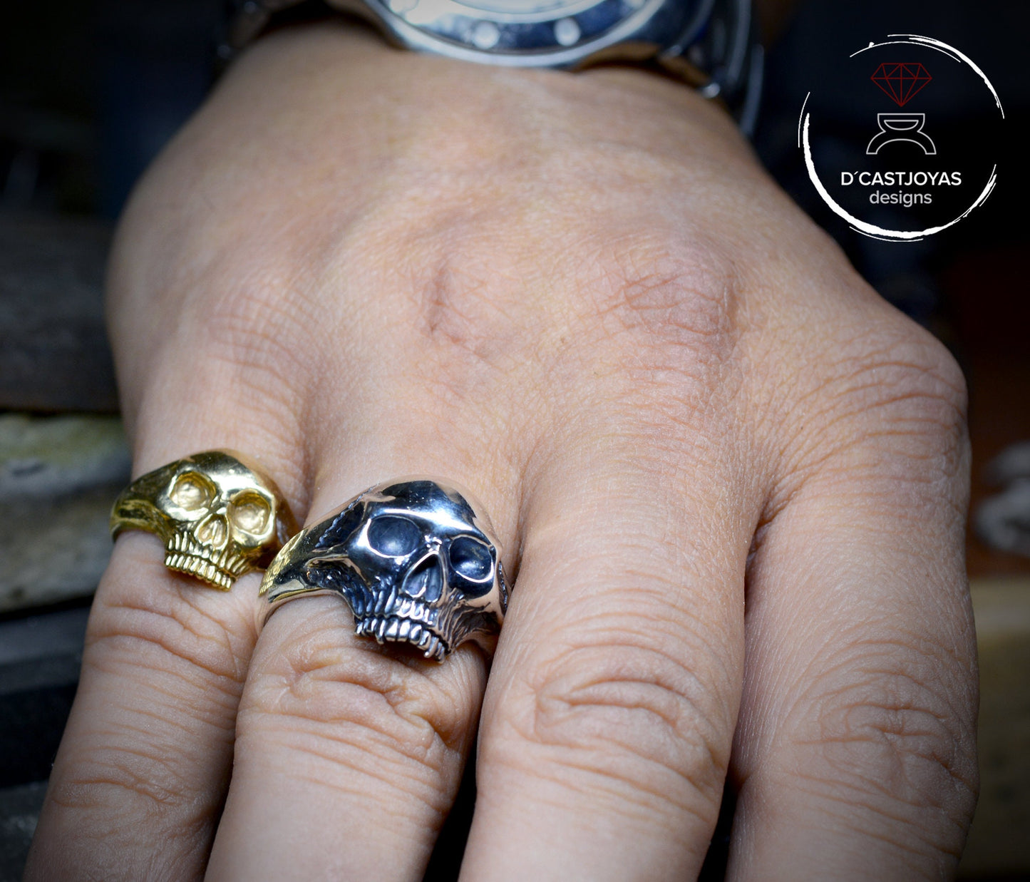 Anillo de pequeña calavera sin mandíbula