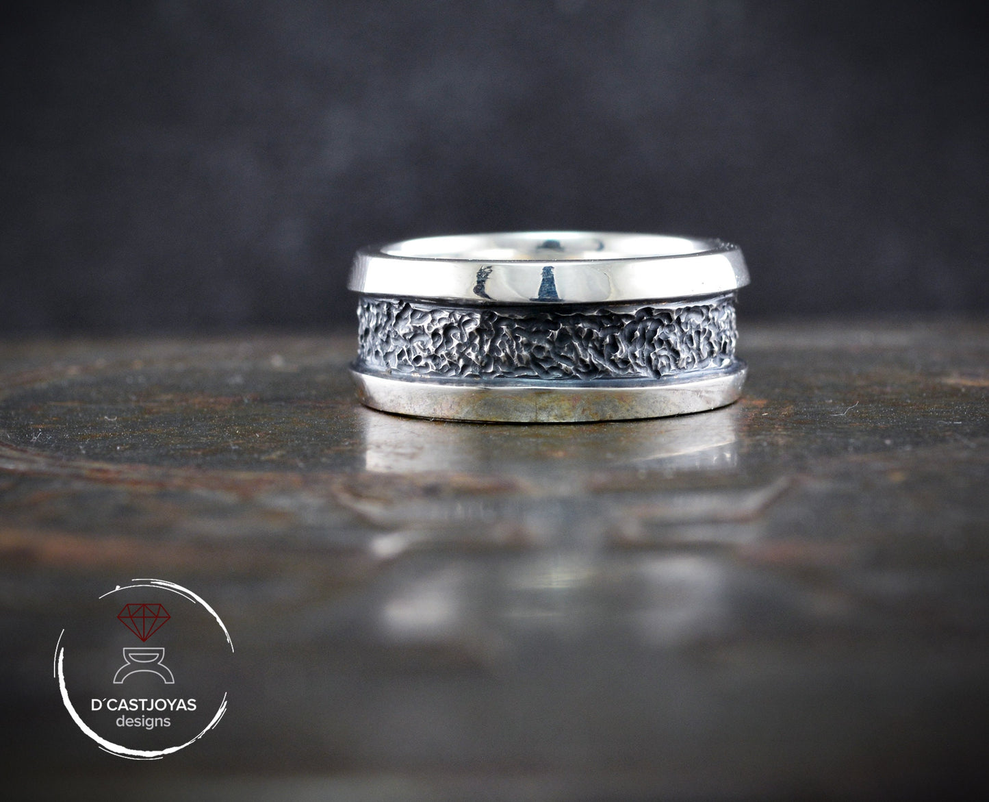 Anillo rústico plata 925 con texturas martilladas, Anillo boda hombre, Joyería contemporánea, Anillo estilo urbano, Anillo artesanal - D´Cast