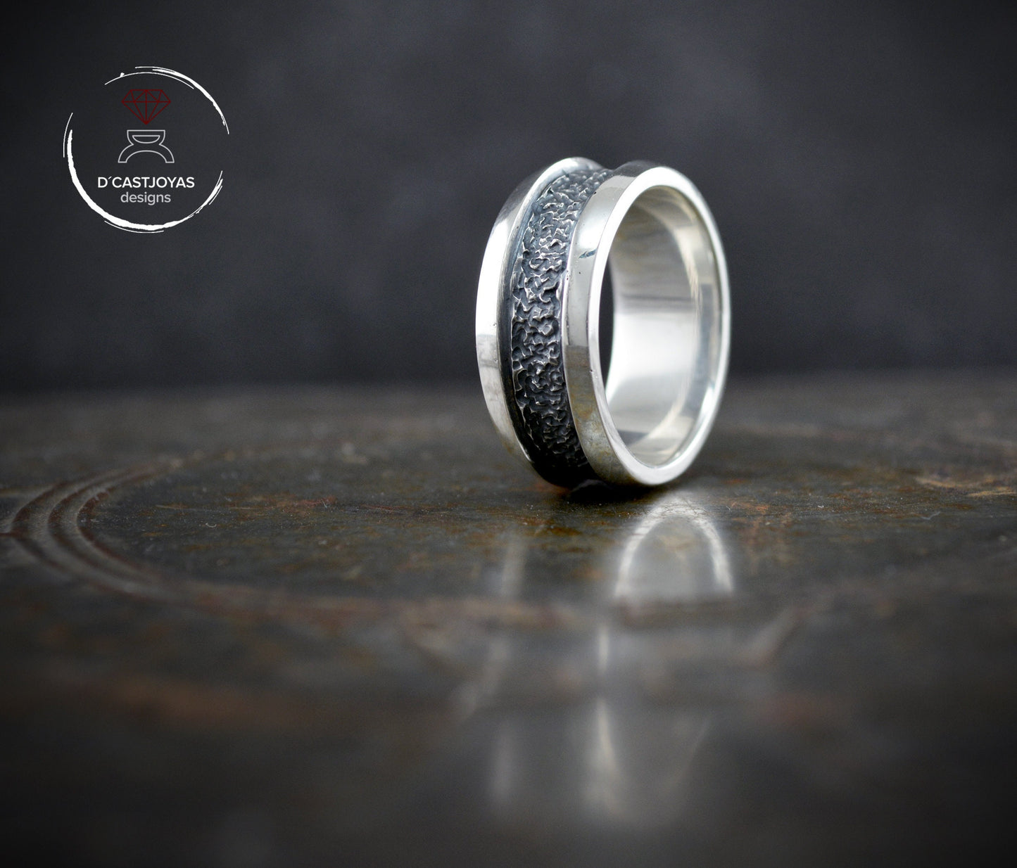 Anillo rústico plata 925 con texturas martilladas, Anillo boda hombre, Joyería contemporánea, Anillo estilo urbano, Anillo artesanal - D´Cast