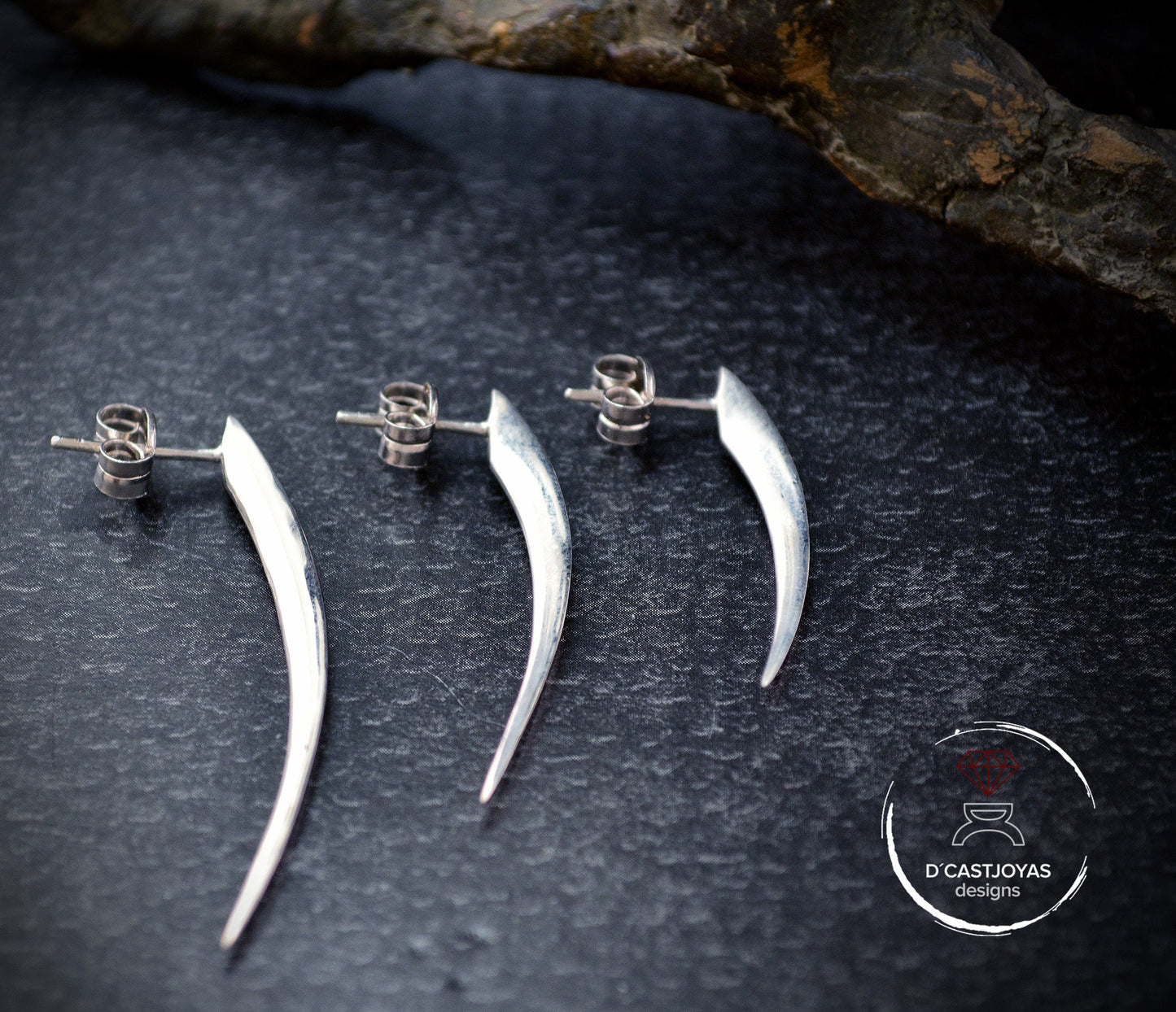 Conjunto de tres pendientes plata colmillos de serpiente, Pendientes largos de aguja, Joyería minimalista, Joyería contemporánea - D´Cast