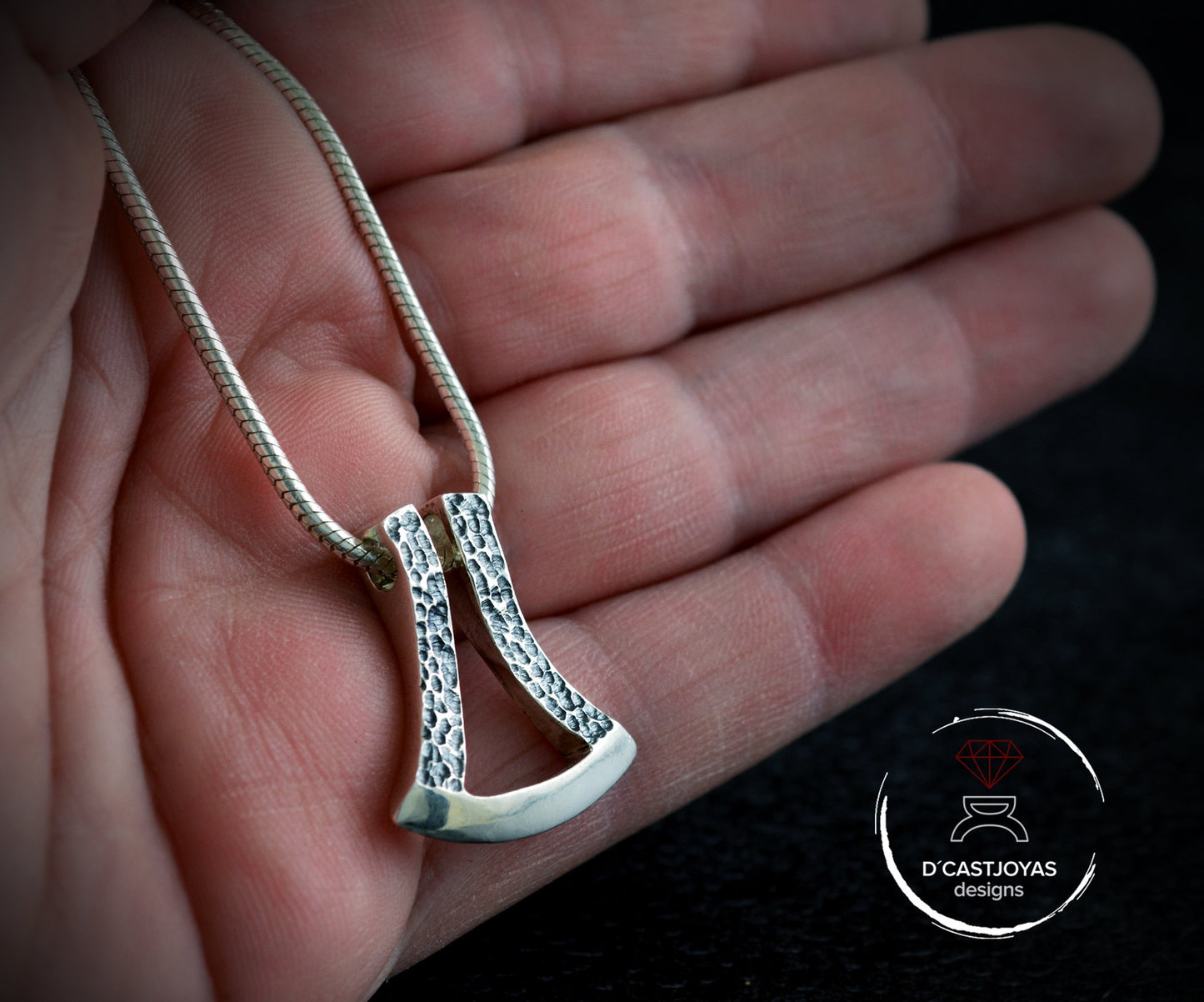 Moderner Thor-Axt-Anhänger aus 925er Silber mit gehämmerten Texturen, Herren-Anhänger-Talisman, neuer Wikinger-Schmuck