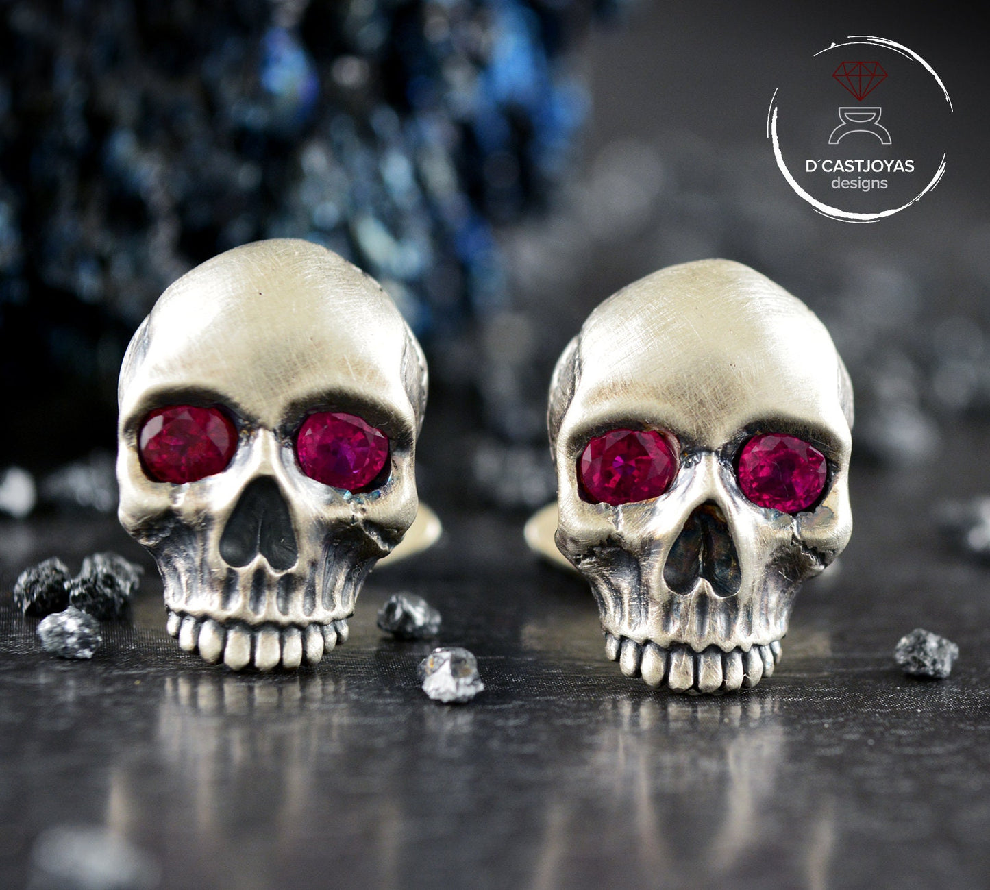 Pin calavera de plata de ley con piedras naturales en los ojos
