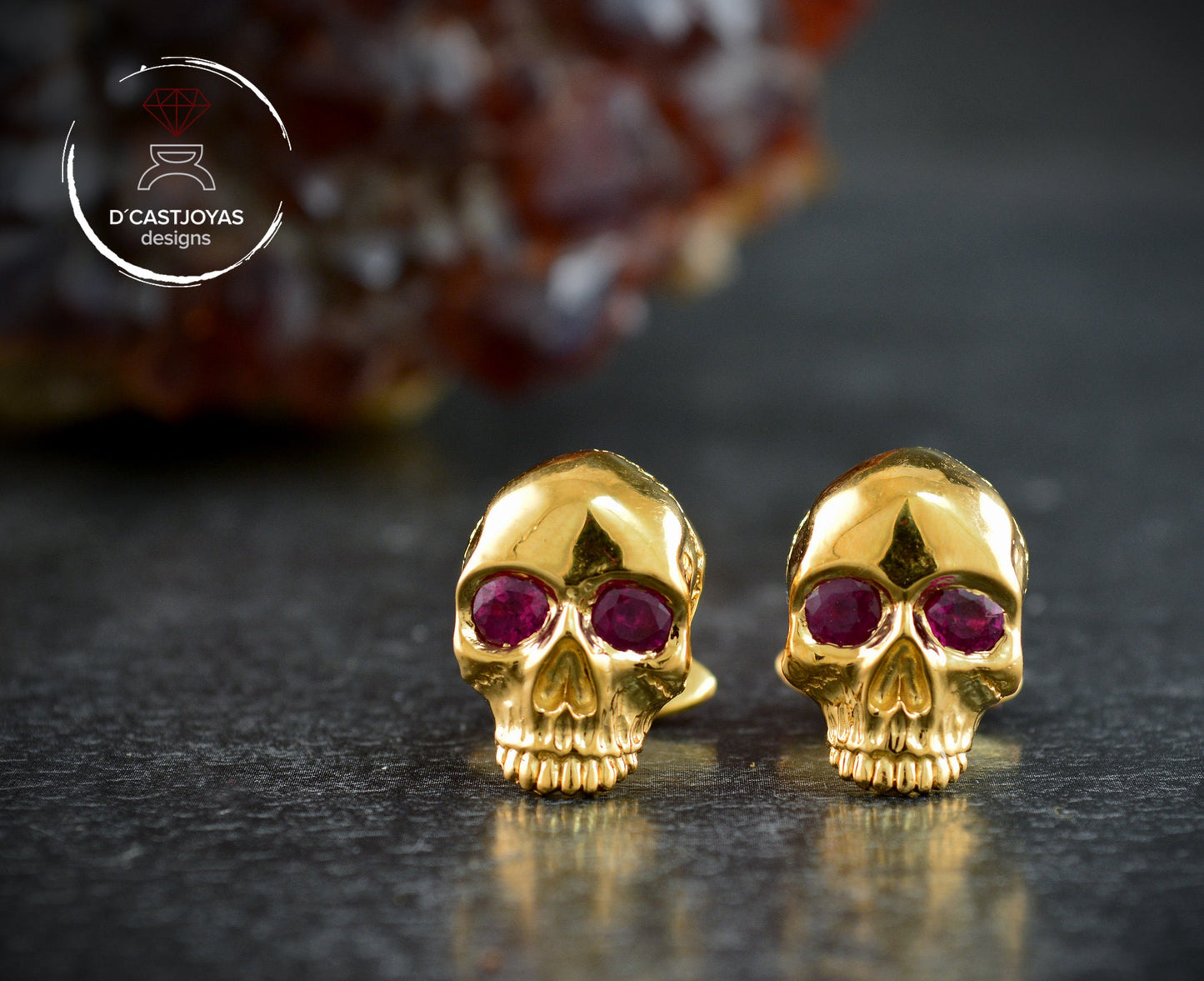 Pin calavera de plata de ley con piedras naturales en los ojos