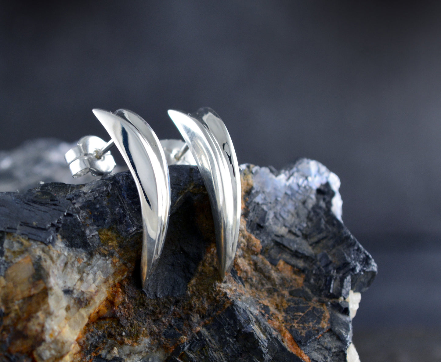 Pendiente plata colmillo, Pendiente plata garra, Pendiente largo, Joyería punk, Joyería gótica, Pendiente hecho a mano - D´Cast