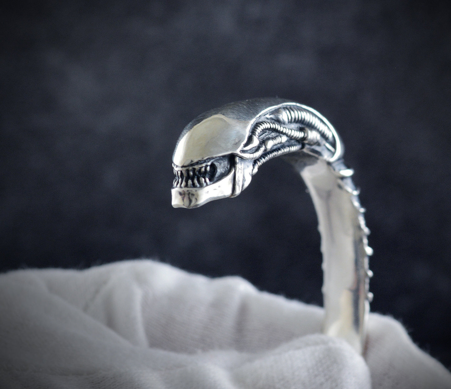 Brazalete plata de ley maciza con dos cabezas de Xenomorfo - D´Cast