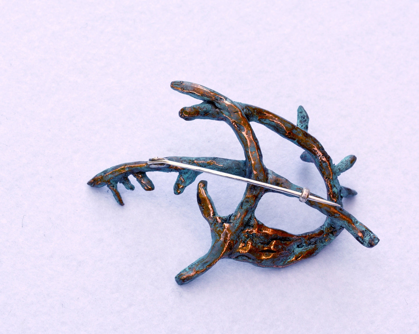 Broche artístico de bronce, Joyería contemporánea, Broche artesanal