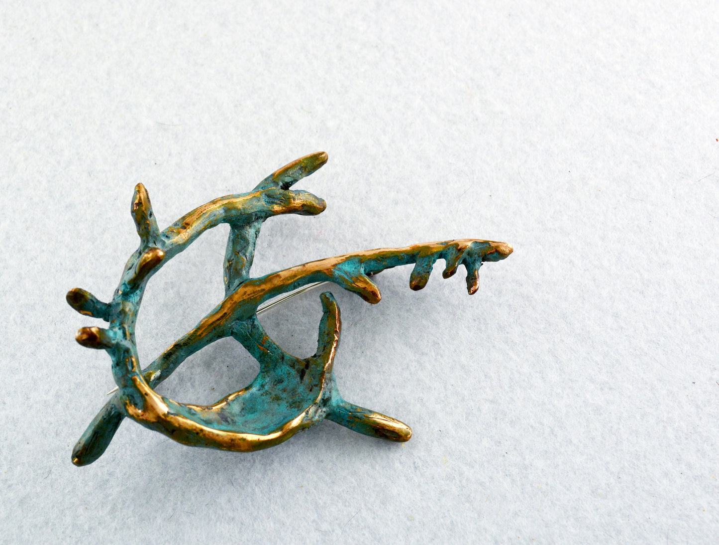 Broche artístico de bronce, Joyería contemporánea, Broche artesanal