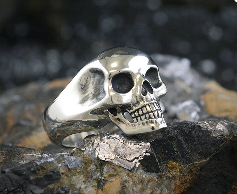 Anillo Calavera Plata 925 maciza, Anillo calavera hombre, Anillo craneo humano, Anillo motero, Hecho a mano, Memento Mori - D´Cast