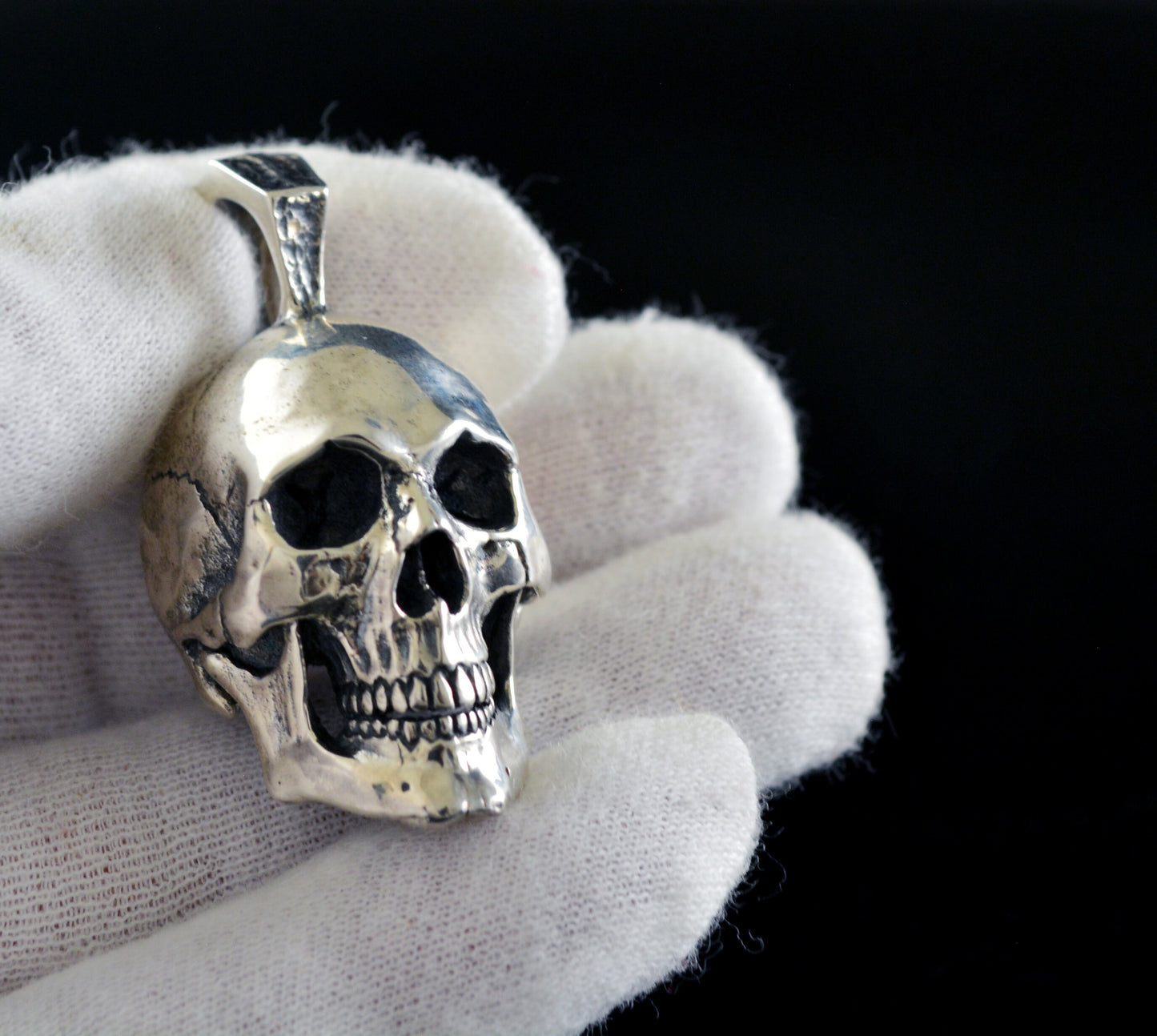 Gran colgante calavera humana hecha a mano en plata de ley, Memento mori, Colgante motero - D´Cast