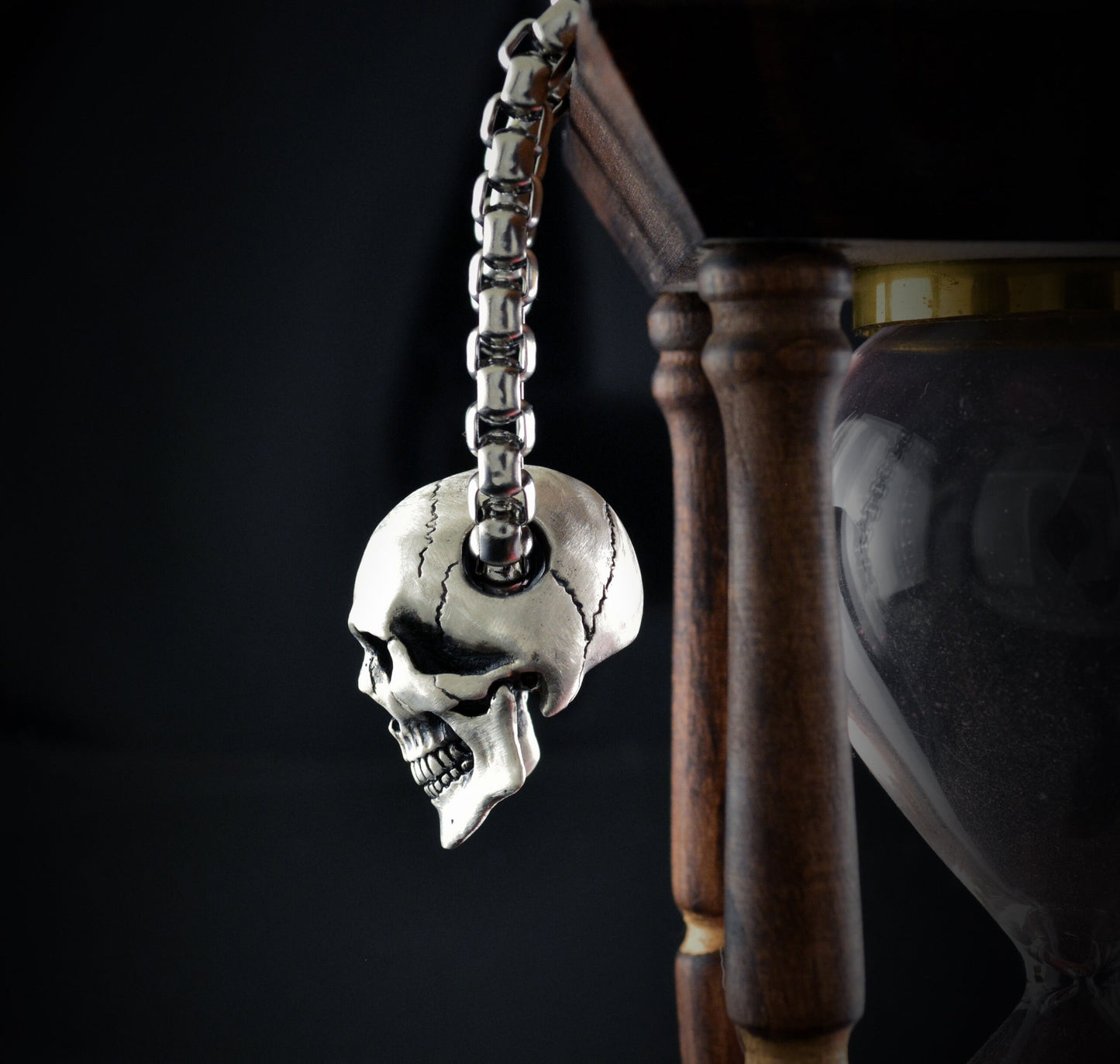 Gran colgante calavera humana hecha a mano en plata de ley, Memento mori, Colgante motero - D´Cast