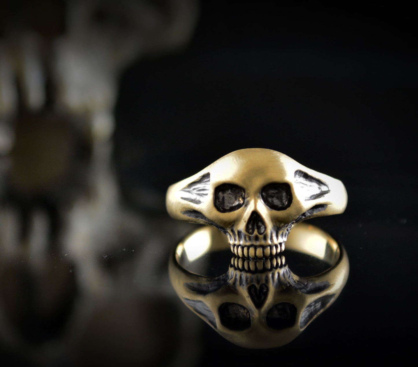 Anillo calavera momia oro