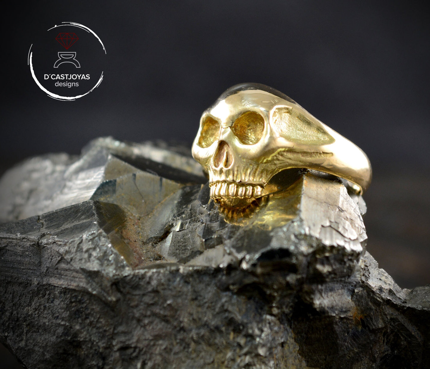 Anillo calavera momia oro
