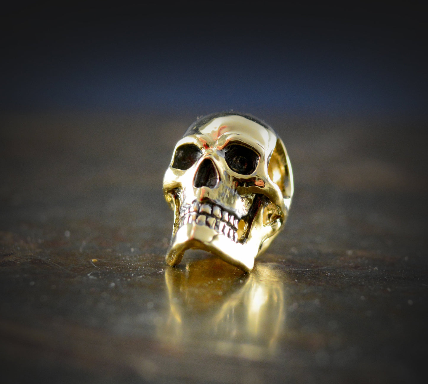 Colgante cráneo humano en oro, Calavera hecha a mano en oro de 14k y 18k - D´Cast