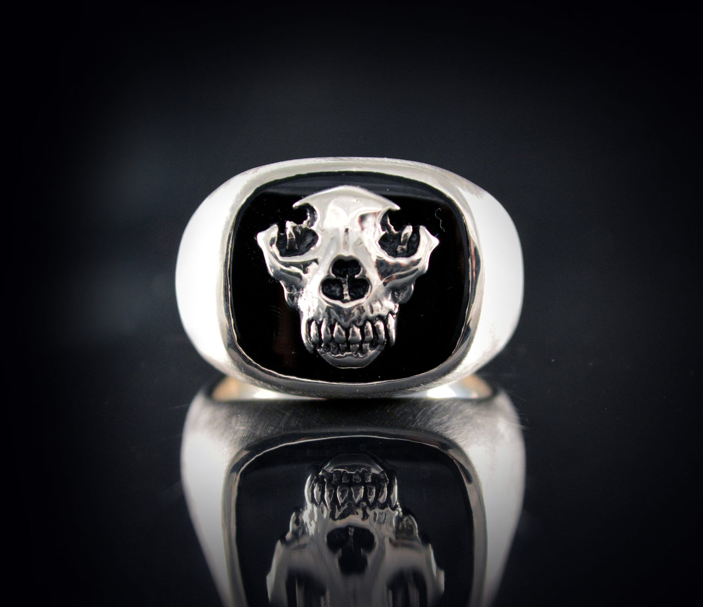 Anillo sello con calavera de lobo y ónix negro, Anillo exclusivo para él - D´Cast