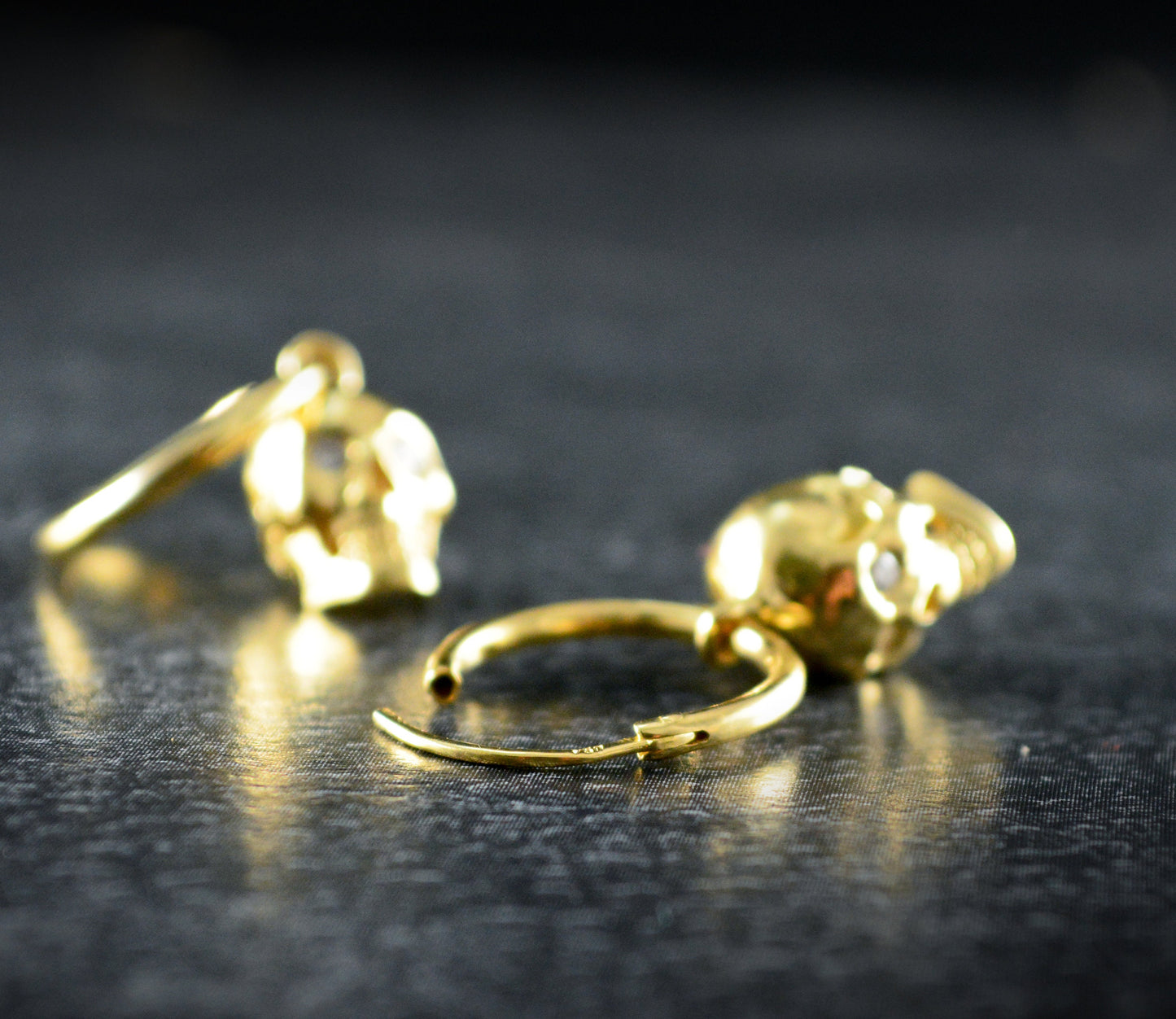 Aros con calavera de oro, Pendientes hechos a mano en oro 10k, 14k y 18k - D´Cast