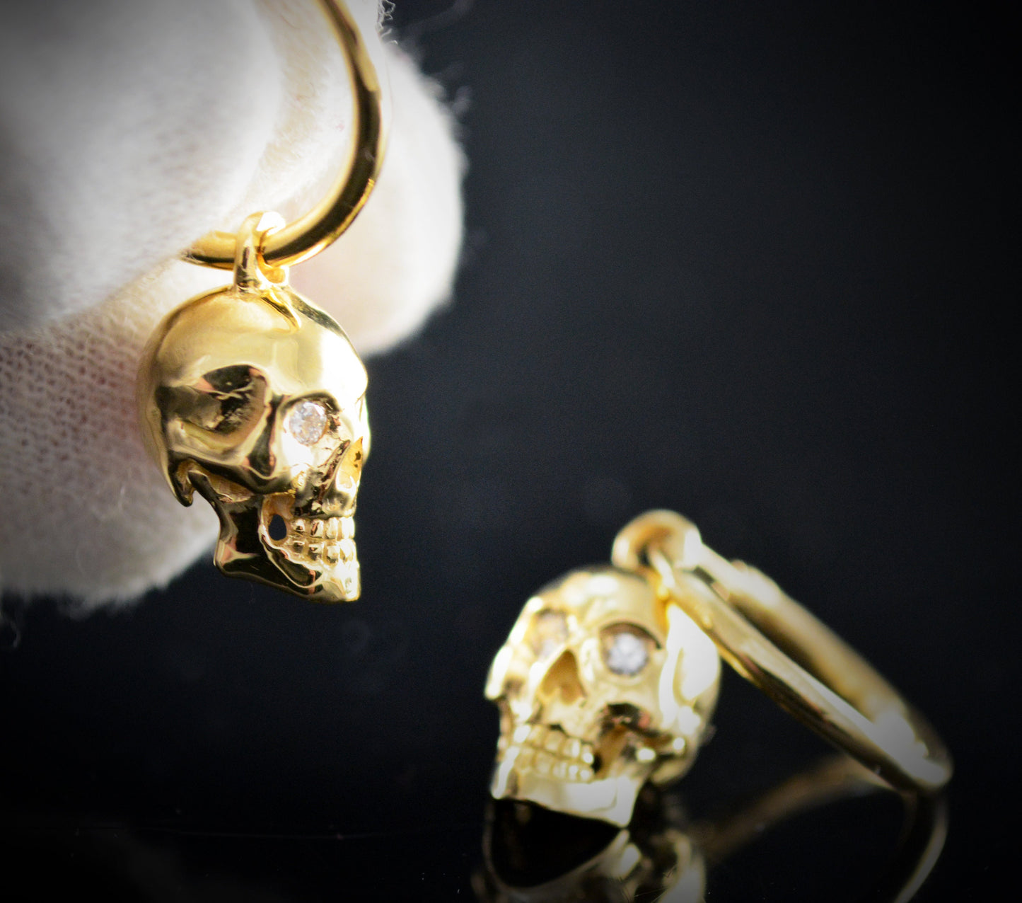 Aros con calavera de oro, Pendientes hechos a mano en oro 10k, 14k y 18k - D´Cast