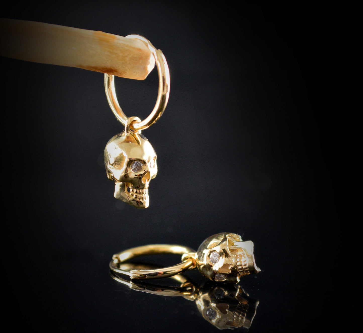 Aros con calavera de oro, Pendientes hechos a mano en oro 10k, 14k y 18k - D´Cast