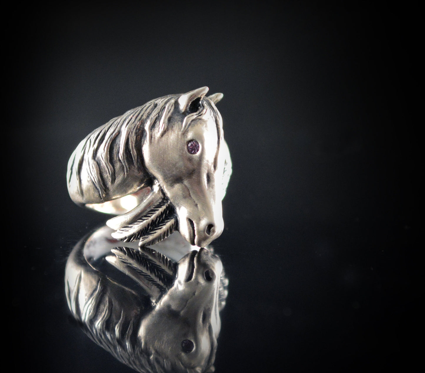 Anillo caballo con alas hecho a mano en plata de ley, Anillo Pegasus, Cabeza de caballo con gemas naturales - D´Cast