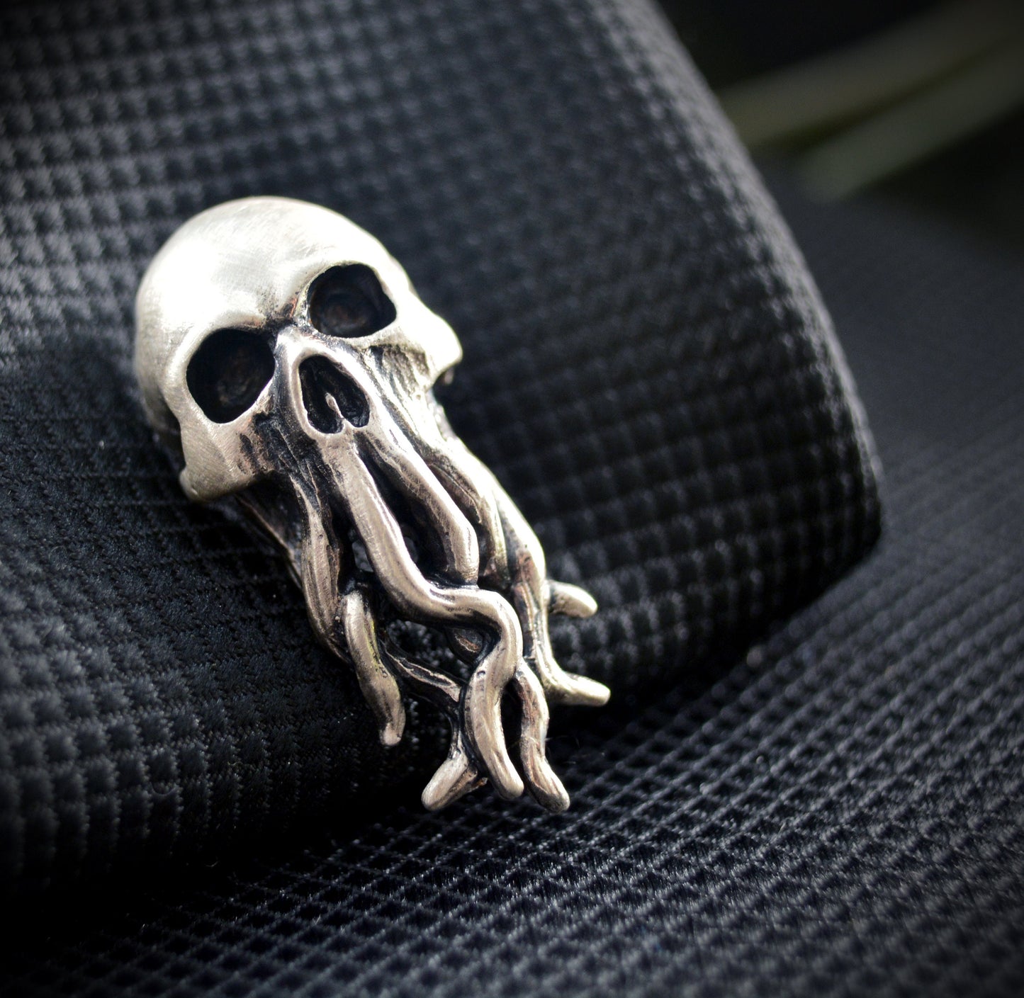 Pin Cthulhu hecho a mano en plata de ley, Broche calavera con tentáculos - D´Cast