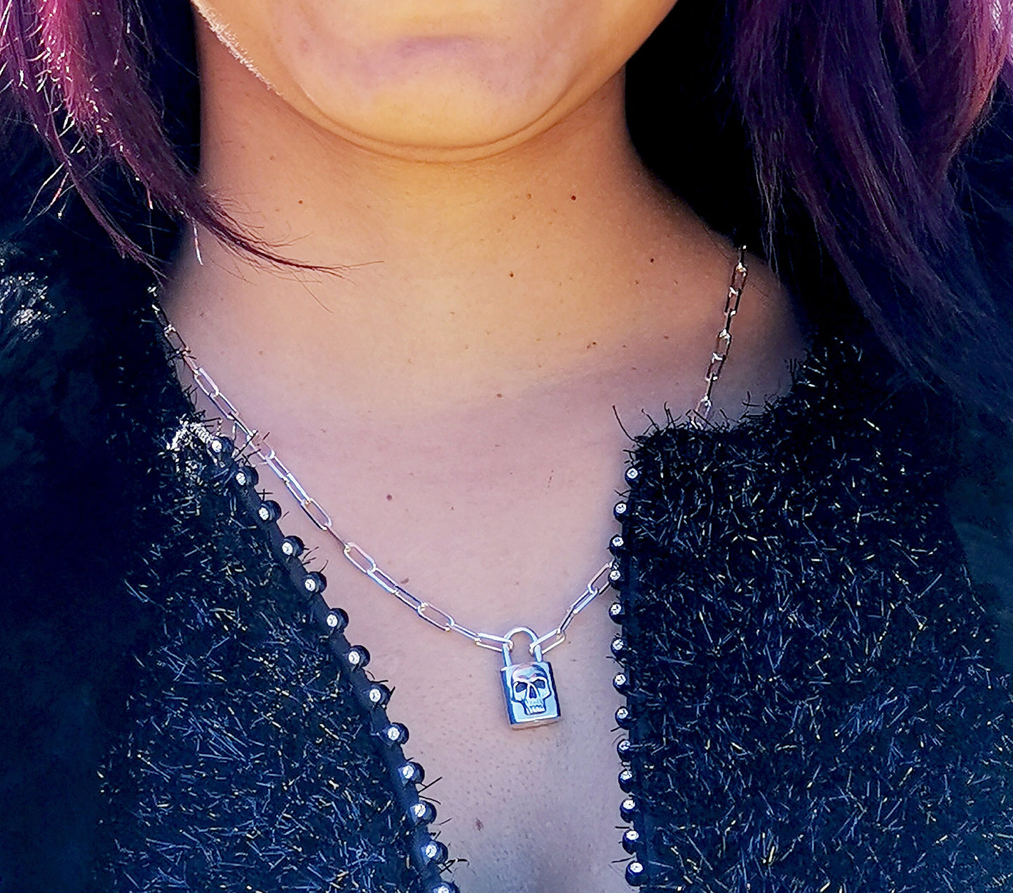 Gargantilla candado con calavera hecho a mano en plata de ley, Amuleto candado con cadena de plata eslabones rectangulares