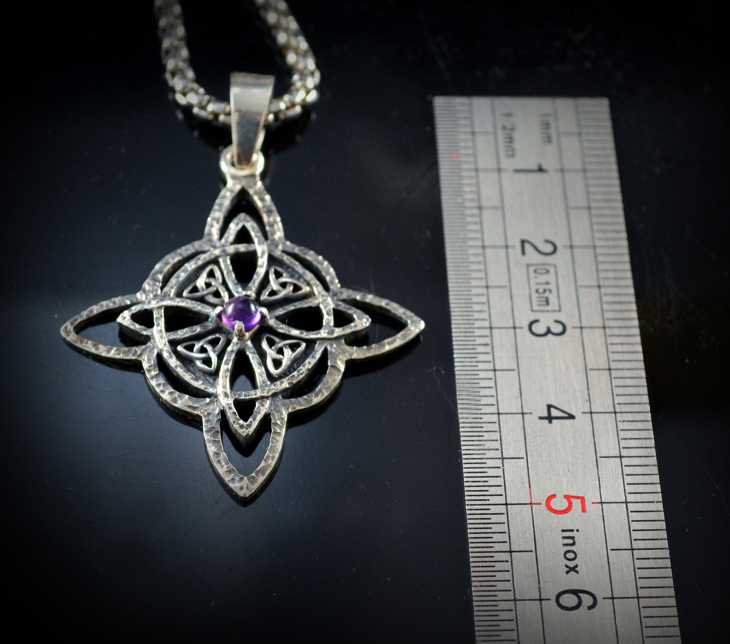 Massiver Hexenknoten-Anhänger aus Sterlingsilber mit Naturstein, handgefertigter Anhänger, schützende Halskette, Silberanhänger mit Amethyst