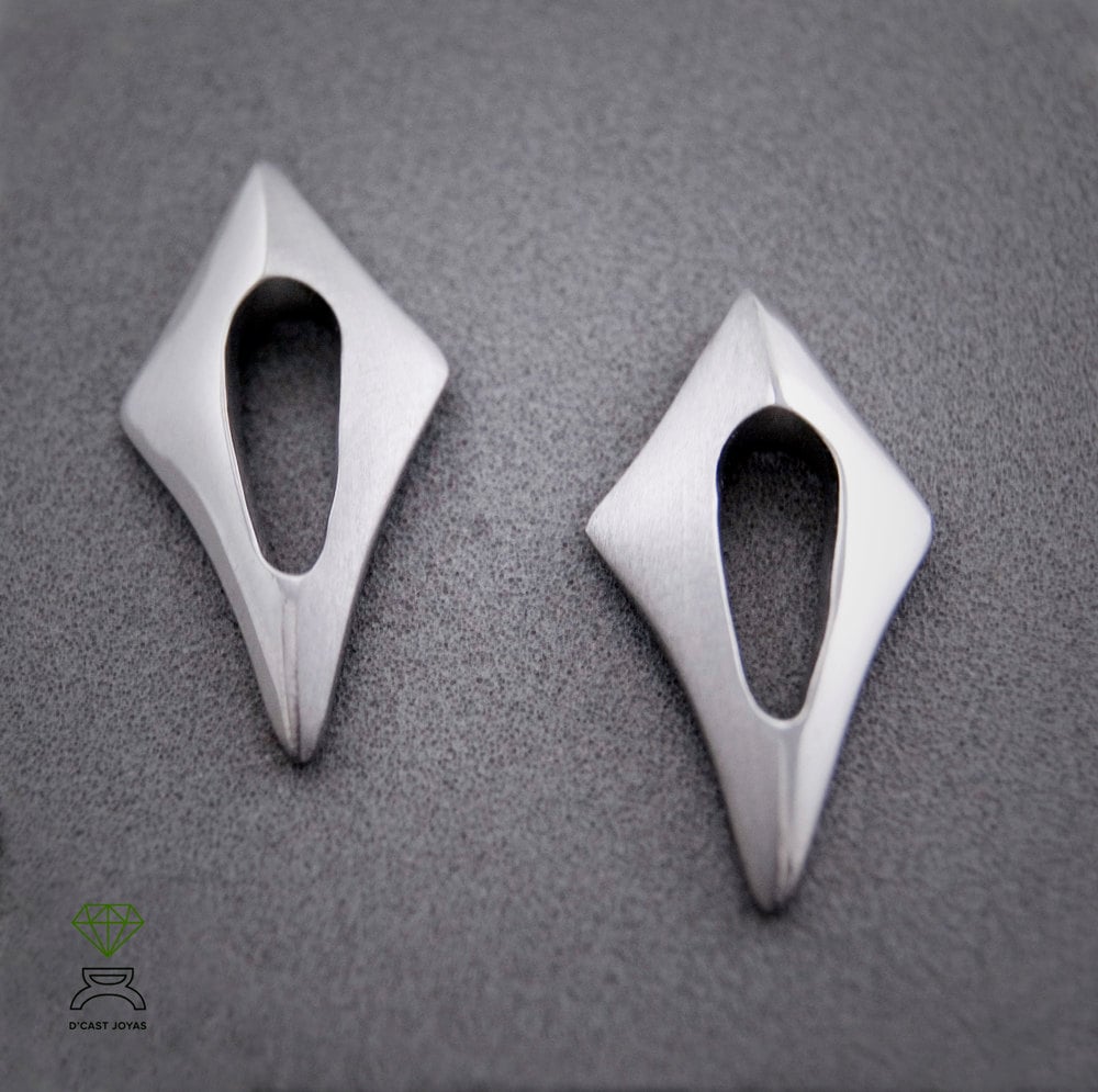 Pendientes plata dos rombos, Pendientes pequeños plata, Joyería minimalista, rombo oro rosa, Pendiente artesanal - D´Cast
