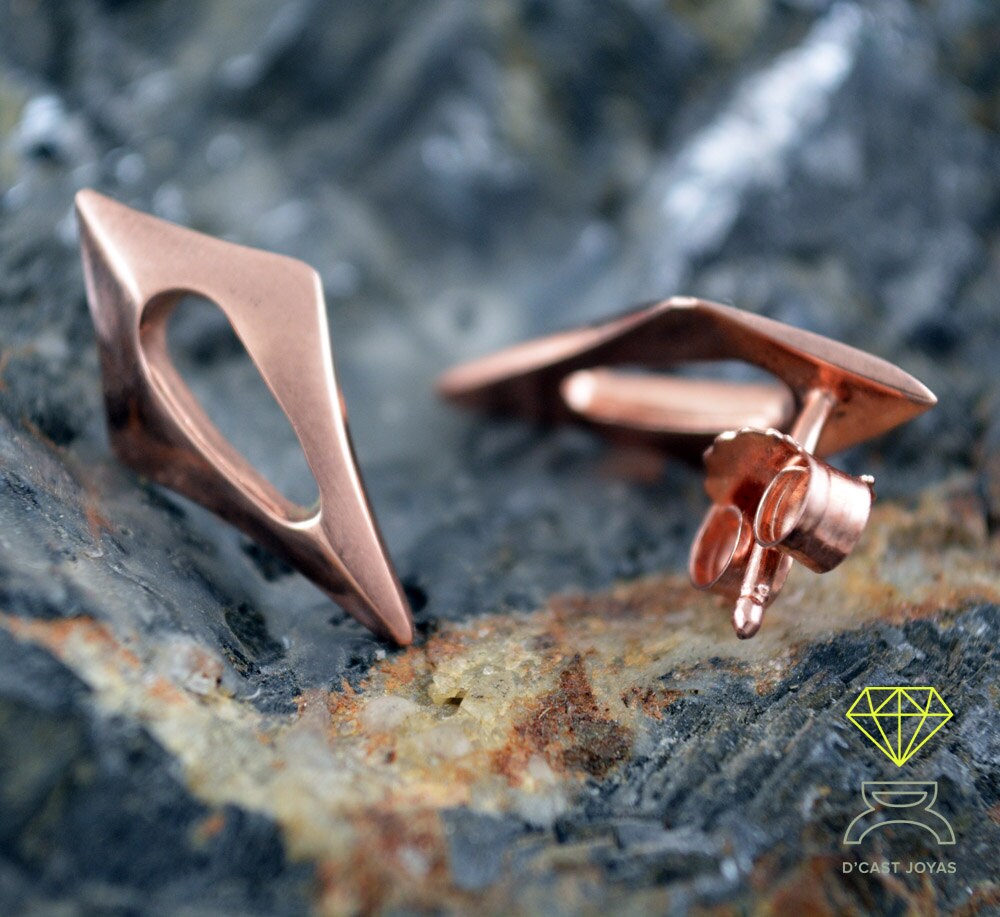 Pendientes plata dos rombos, Pendientes pequeños plata, Joyería minimalista, rombo oro rosa, Pendiente artesanal - D´Cast