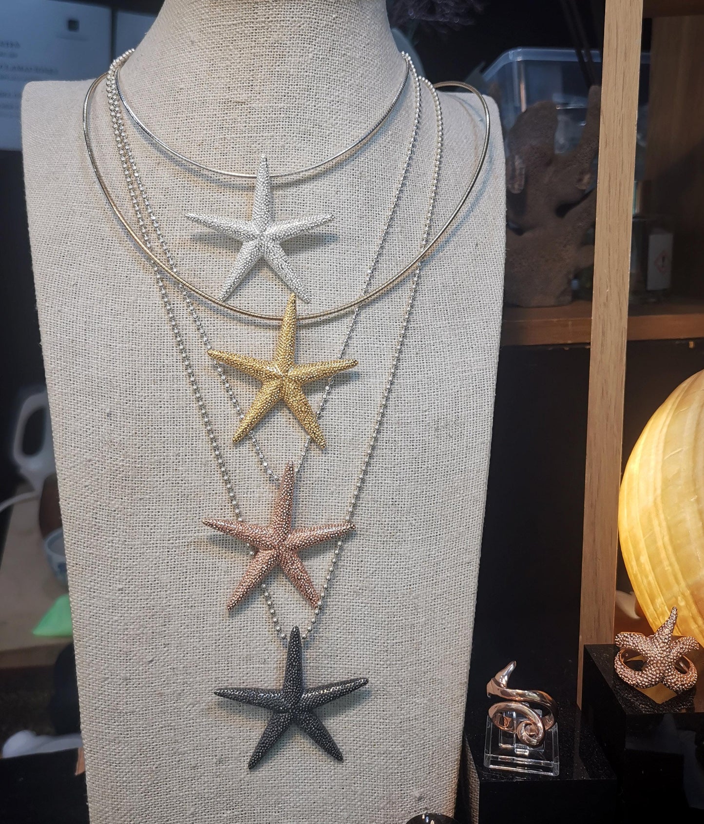 Colgante estrella de mar grande  hecho a mano en plata de ley, joyería oceánica bañada en oro, un regalo único para los amantes de la playa.