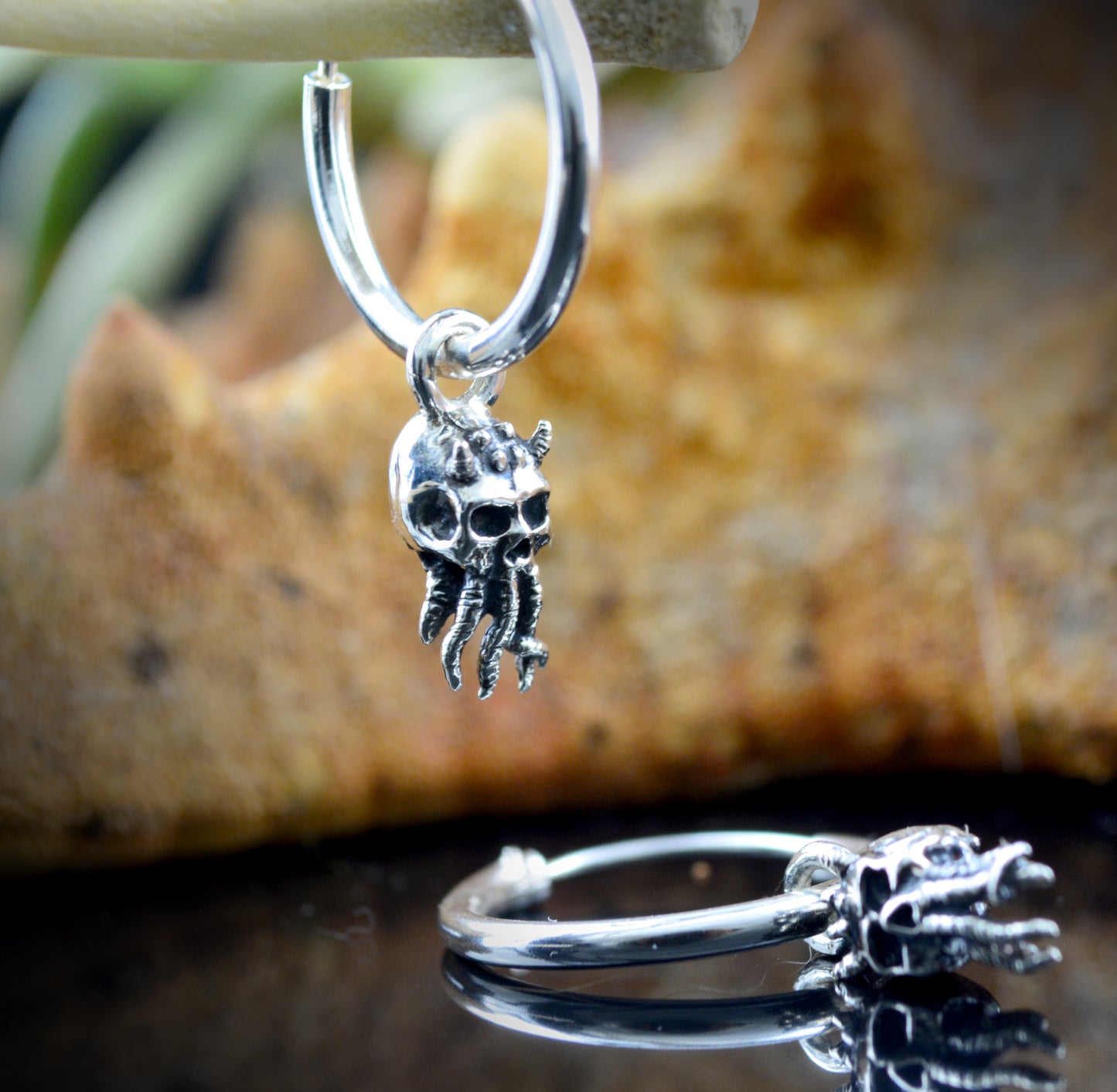Pendientes de aro diminutos de Cthulhu, joyería urbana inspirada en Lovercraft