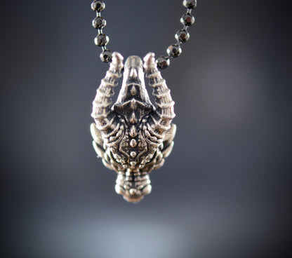 Pequeño colgante cabeza de dragon, Hecho a mano en plata deley maciza, Joyerias mistica y mitologica