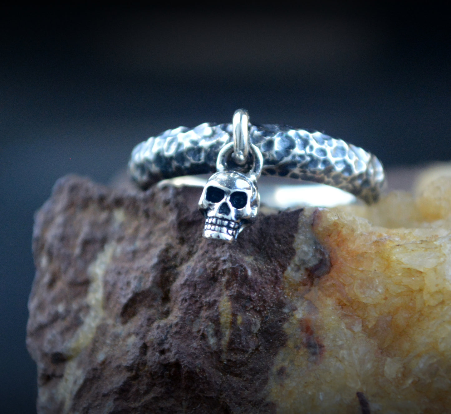 Anillo Calavera Colgante en Plata de Ley – Memento Mori