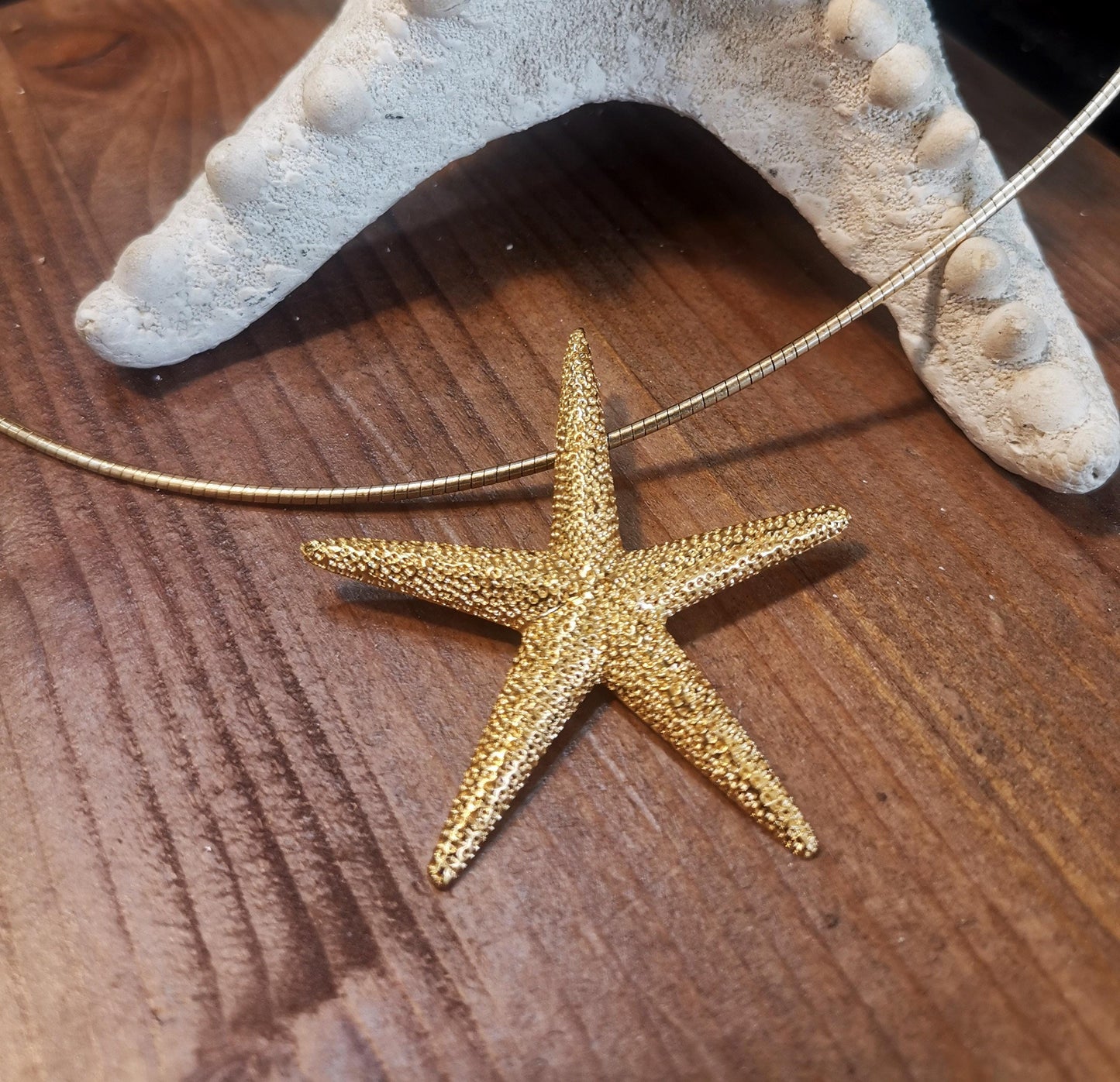 Colgante estrella de mar grande  hecho a mano en plata de ley, joyería oceánica bañada en oro, un regalo único para los amantes de la playa.