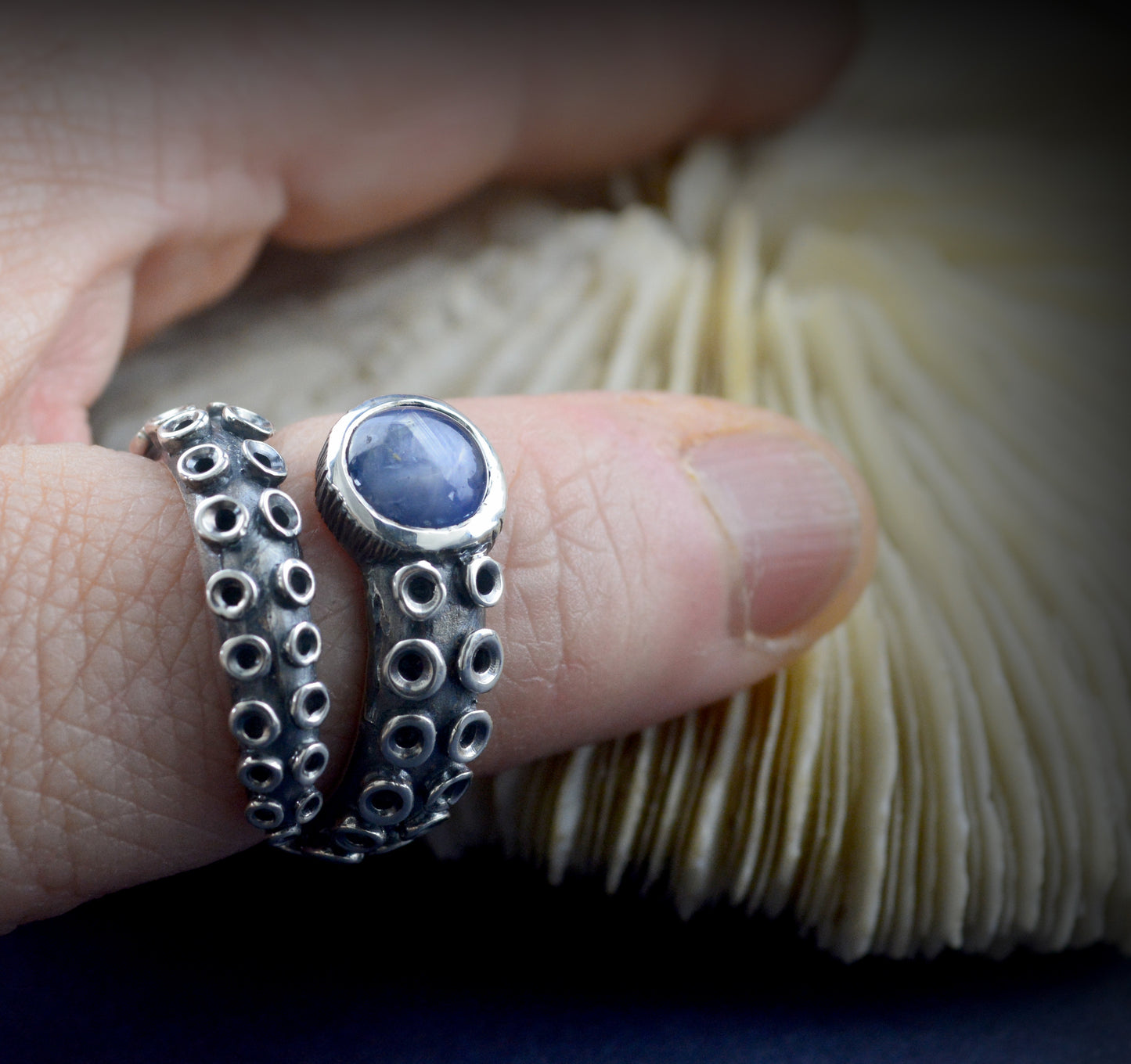 Anillo plata 925 tentáculo pulpo con zafiro estrella, Pieza unica hecha a mano, Joyería del mar