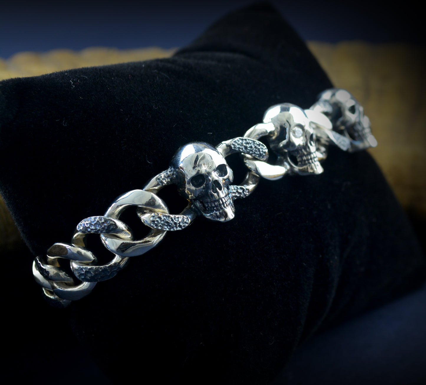 Pulsera de cadena cubana hecha a mano con tres calaveras