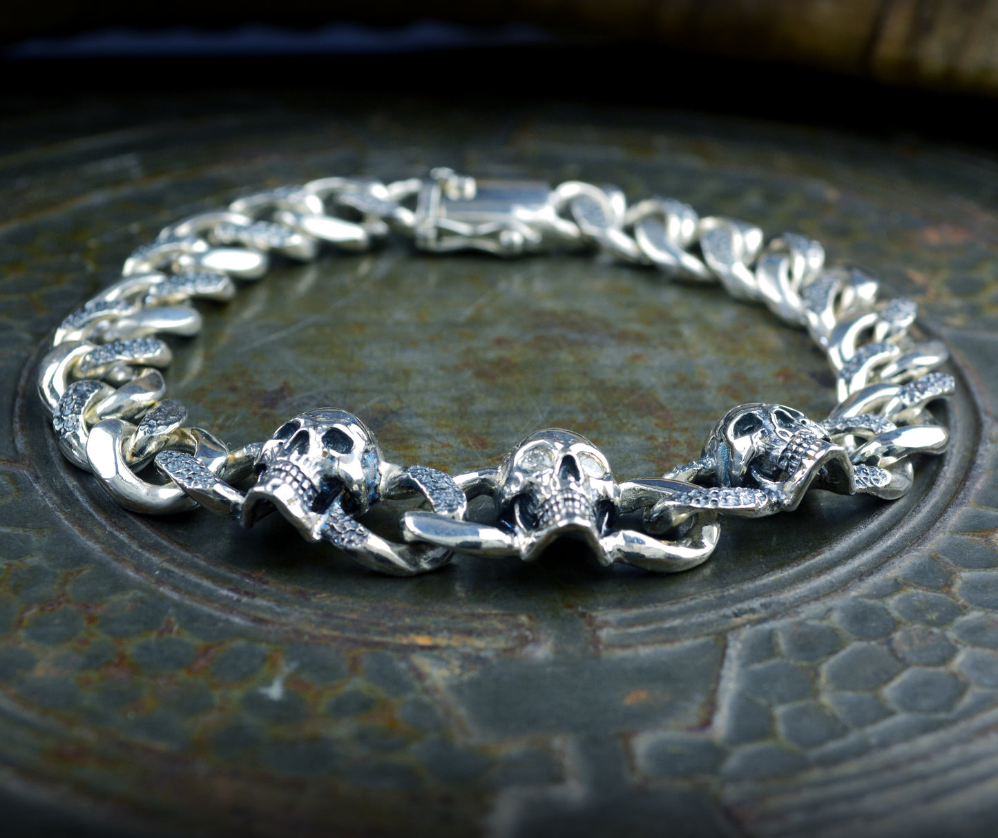 Pulsera de cadena cubana hecha a mano con tres calaveras