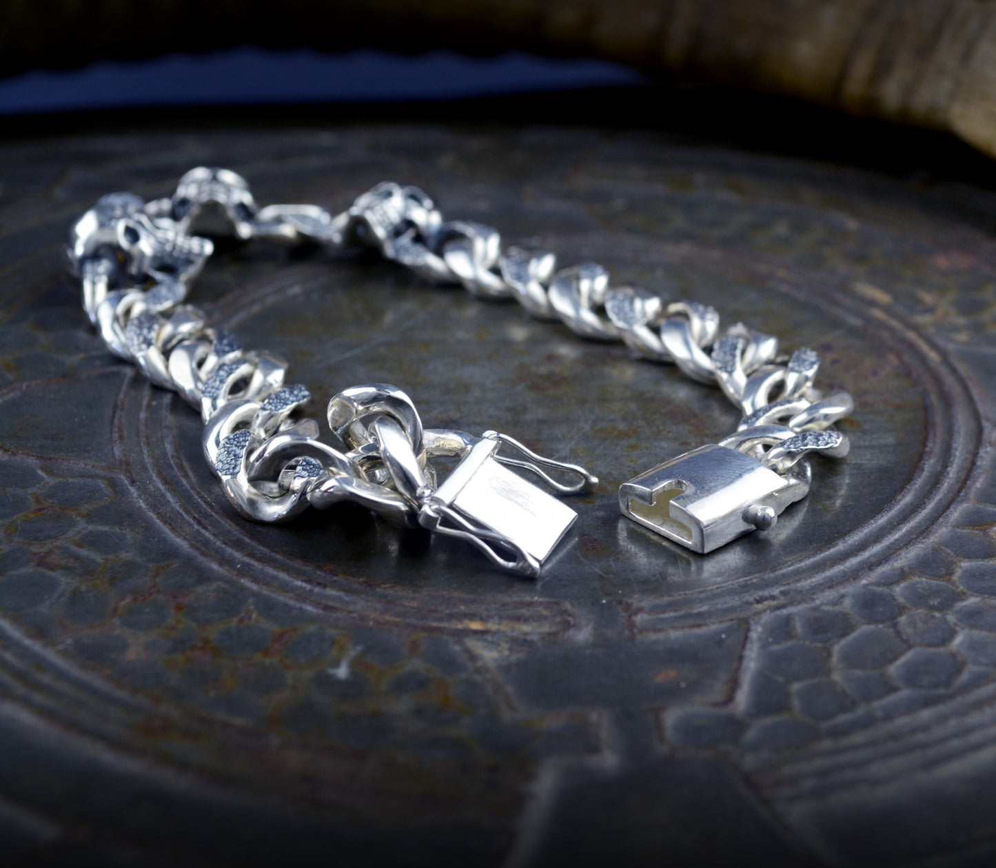 Pulsera de cadena cubana hecha a mano con tres calaveras