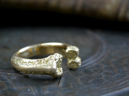 Reservado para J. M., anillo hueso grande personalizado en oro amarillo solido de 18k- ULTMO PAGO - D´Cast