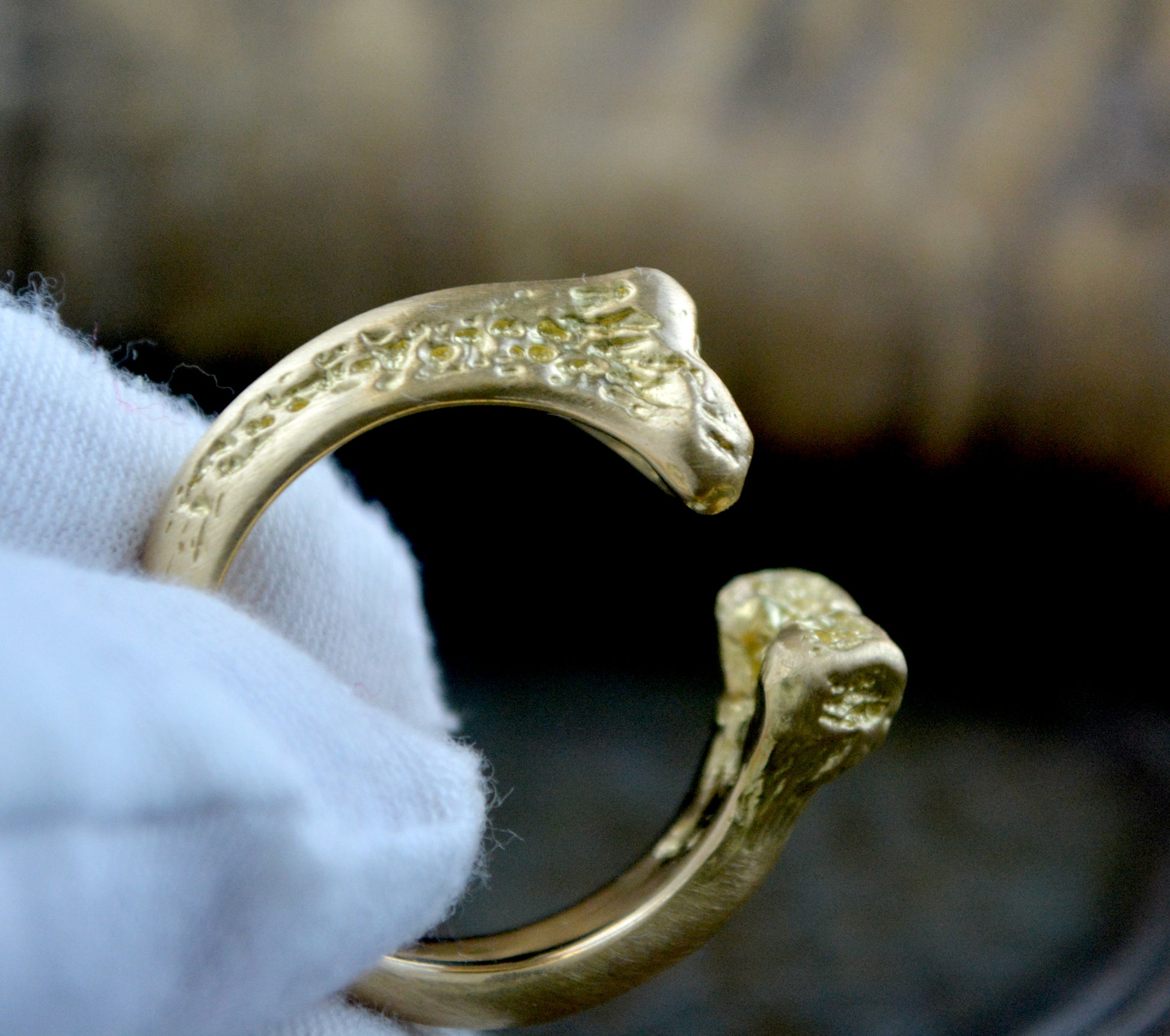 Reservado para J. M., anillo hueso grande personalizado en oro amarillo solido de 18k- ULTMO PAGO - D´Cast